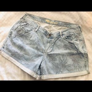 Old navy boyfriend printed Jean shorts size 14